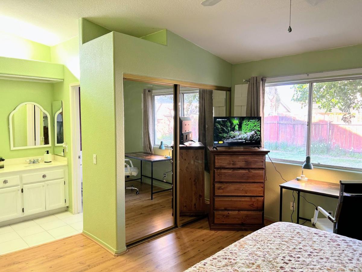 Vineyard Vista Suite With Tv And Private Bathroom Hemet Exterior photo